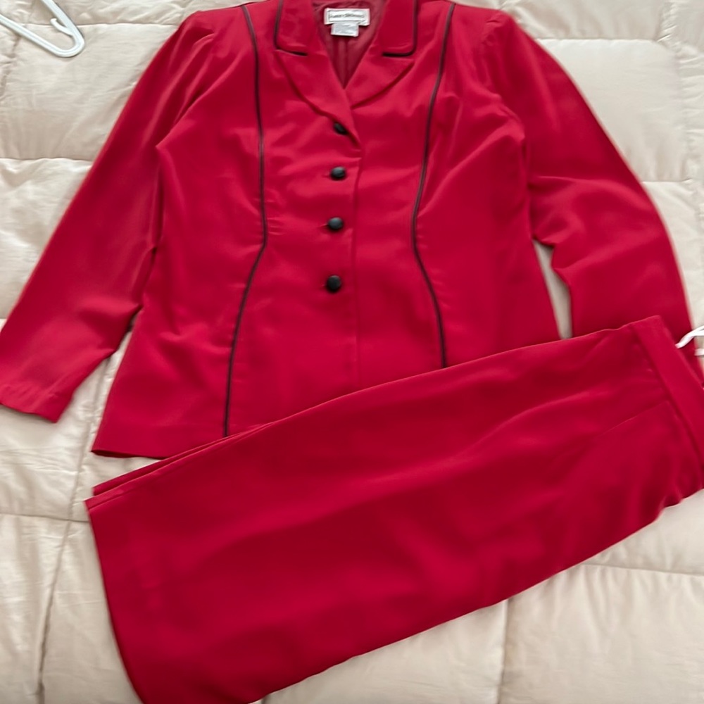 Womens skirt and top. Size 12. Karin Stevens. Excellent condition.